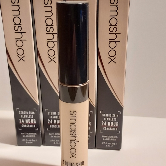 SMASHBOX Studio Skin Flawless 24 Hour Concealer *FAIR LIGHT WARM* - Picture 2 of 5